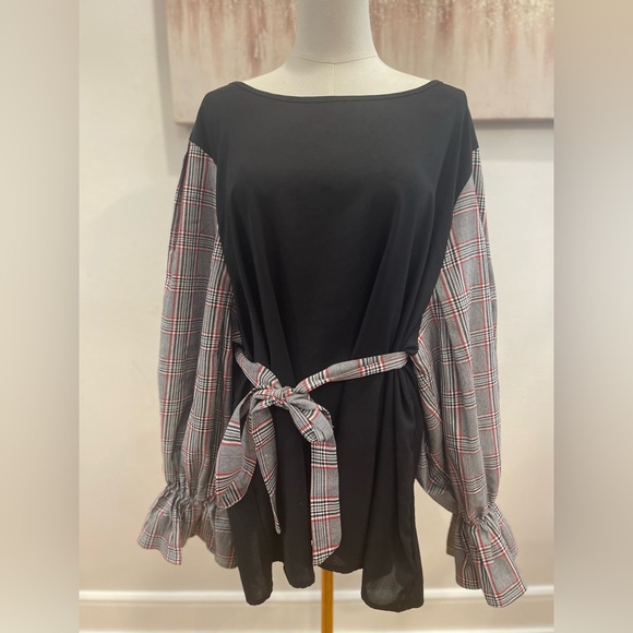 SHEIN Black and Tan Tie‎ Front Ruffled Blouse - Picture 1 of 6